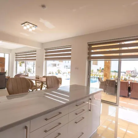 Luxurioese Mit Privatem Pool Und Whirlpool Tatil Evi