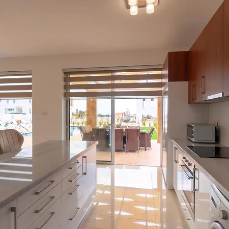Luxurioese Mit Privatem Pool Und Whirlpool Holiday home *