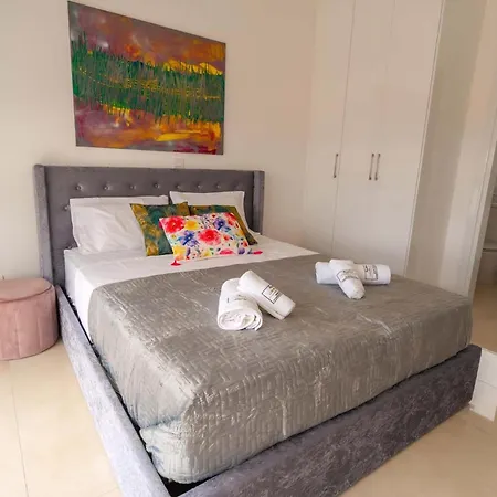Luxurioese Mit Privatem Pool Und Whirlpool