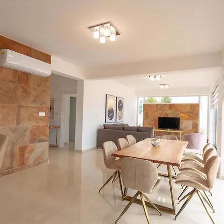 Luxurioese Mit Privatem Pool Und Whirlpool Holiday home Peyia