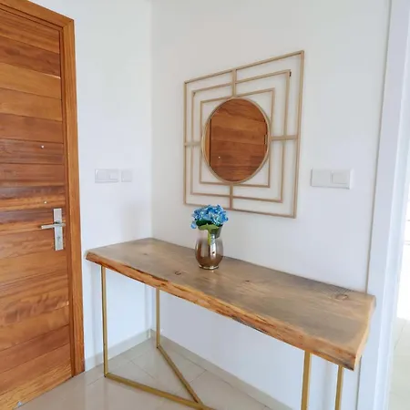 Luxurioese Mit Privatem Pool Und Whirlpool Tatil Evi Peyia