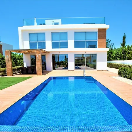 Luxurioese Mit Privatem Pool Und Whirlpool