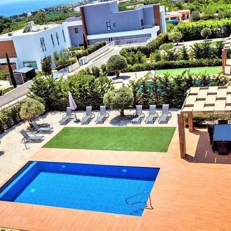 Casa de Férias Luxurioese Mit Privatem Pool Und Whirlpool Peyia