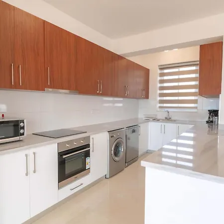 Casa de Férias Luxurioese Mit Privatem Pool Und Whirlpool Peyia