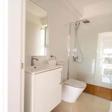 Luxurioese Mit Privatem Pool Und Whirlpool Peyia