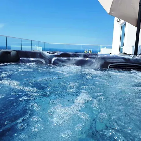 Luxurioese Mit Privatem Pool Und Whirlpool Пейя